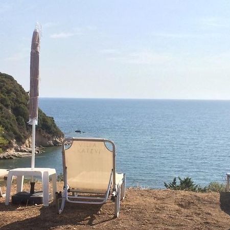 Katevi Luxury Seafront Villa Ierissos Exteriör bild