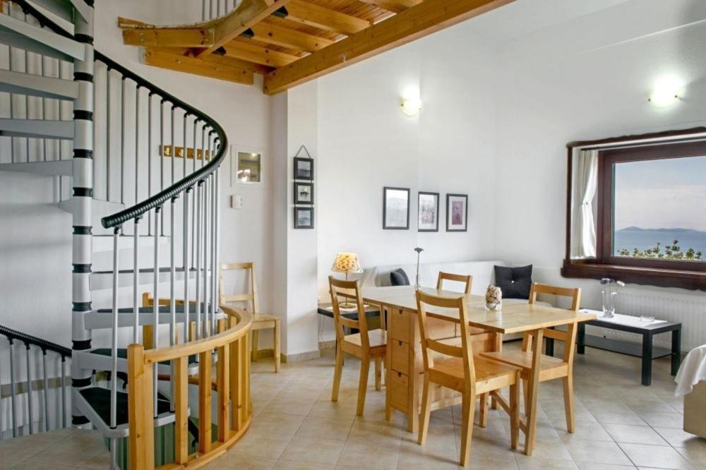 Katevi Luxury Seafront Villa Ierissos Exteriör bild