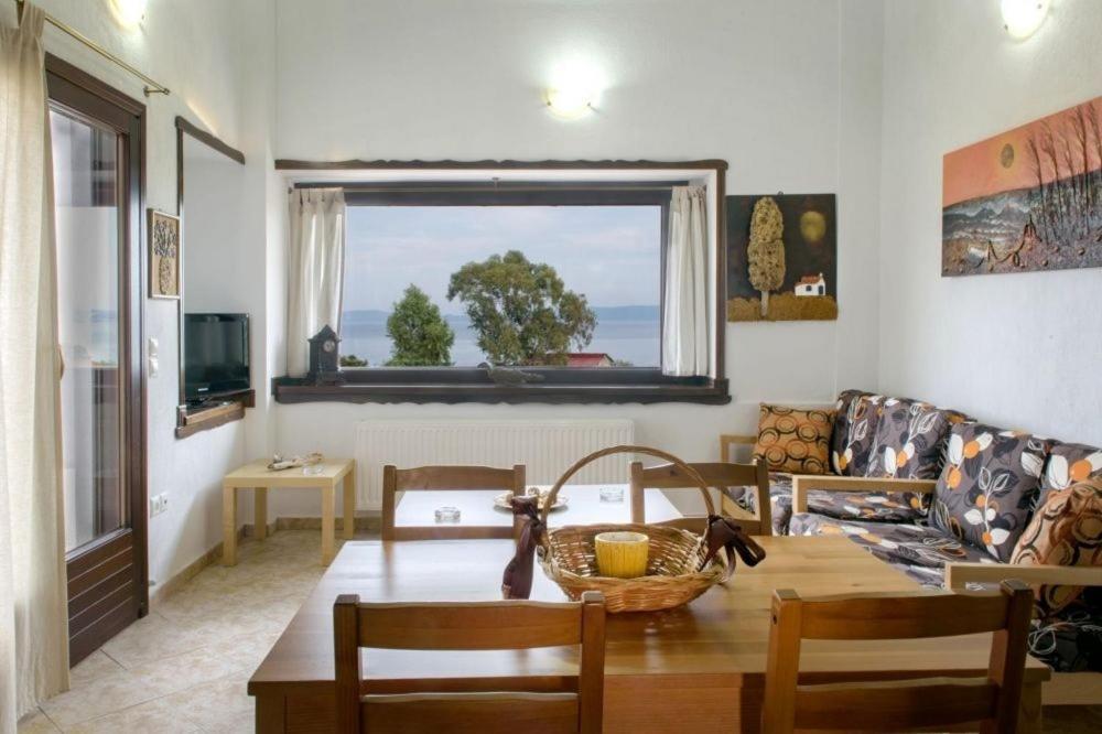 Katevi Luxury Seafront Villa Ierissos Exteriör bild