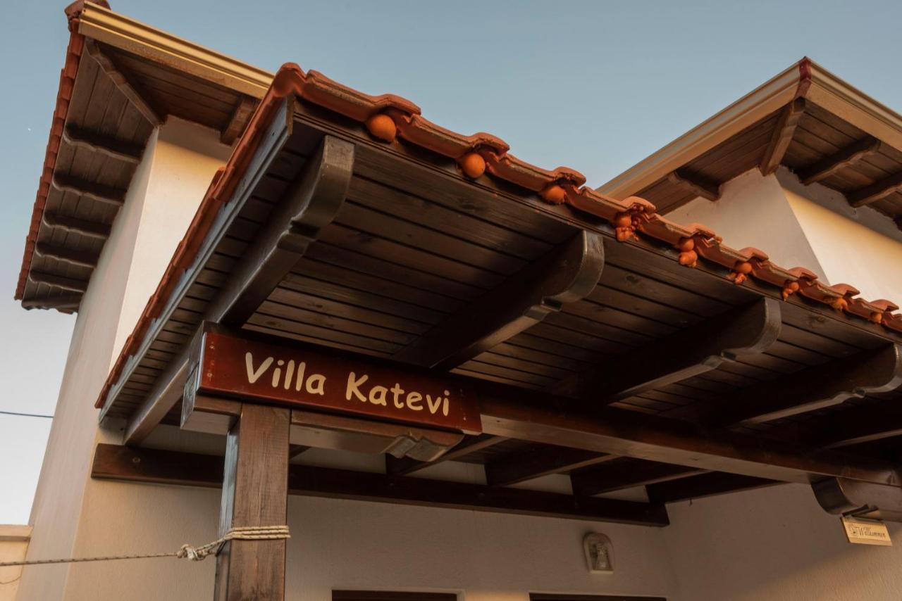 Katevi Luxury Seafront Villa Ierissos Exteriör bild