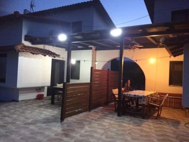Katevi Luxury Seafront Villa Ierissos Exteriör bild